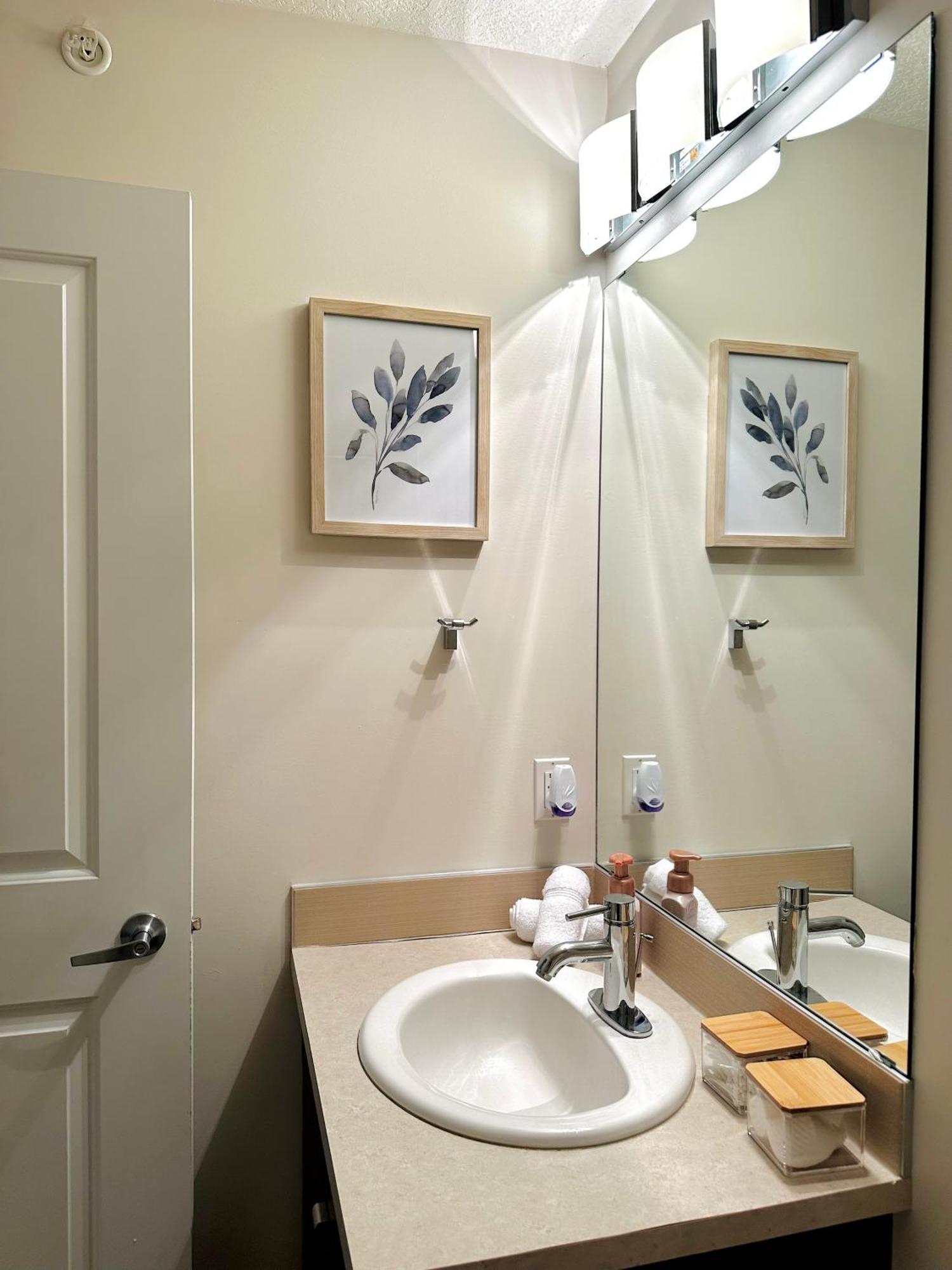 Apartment 2bed High Rise Luxury Eaux Claires