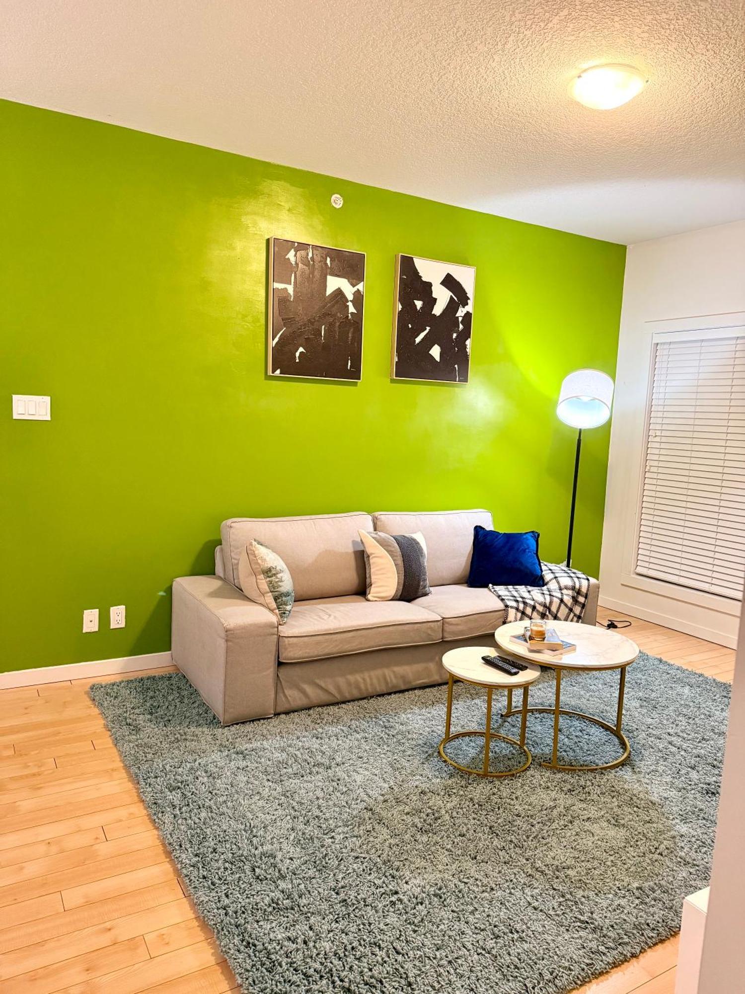 Apartment 2bed High Rise Luxury Eaux Claires Edmonton