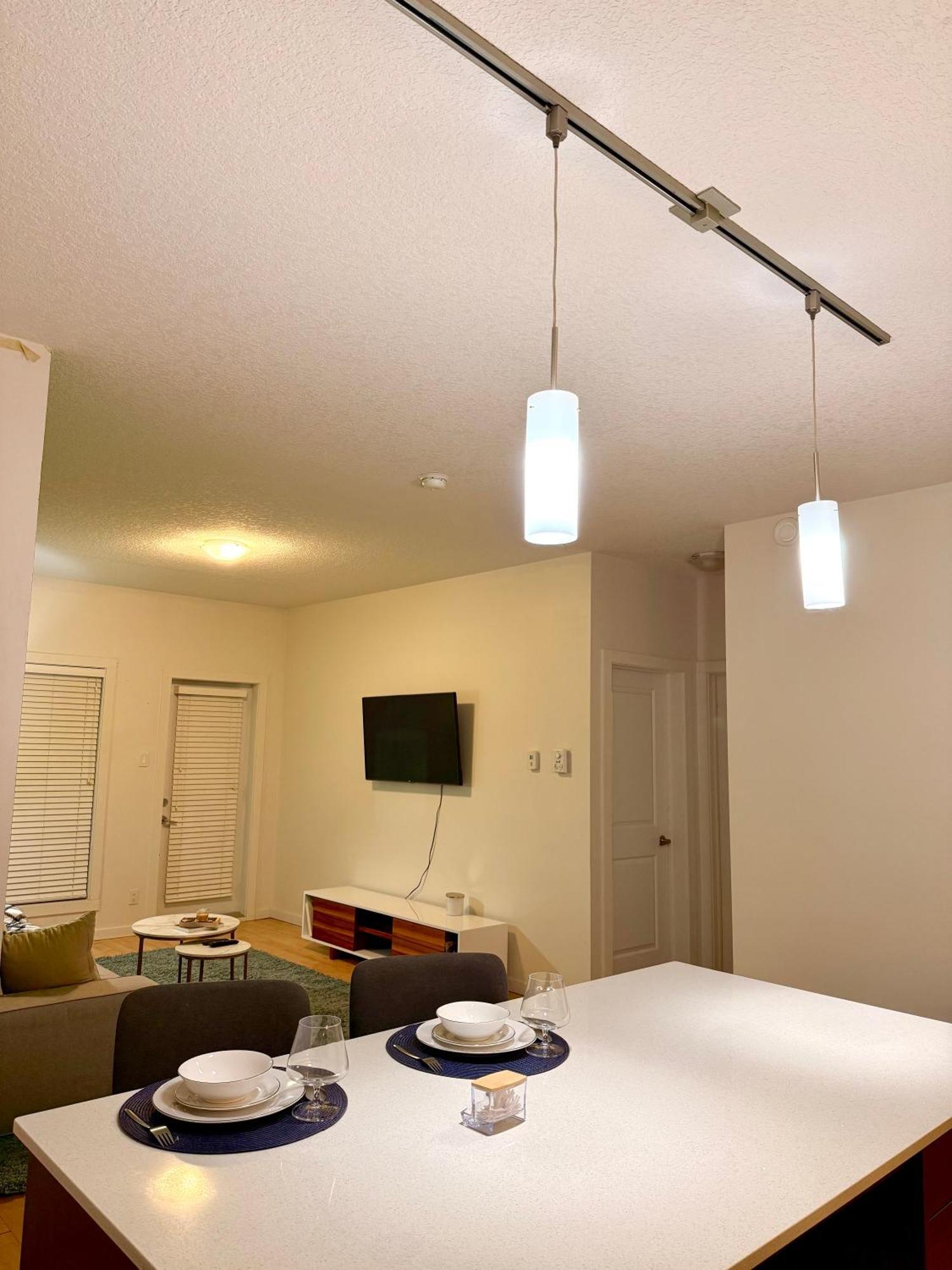 2bed High Rise Luxury Eaux Claires * Edmonton
