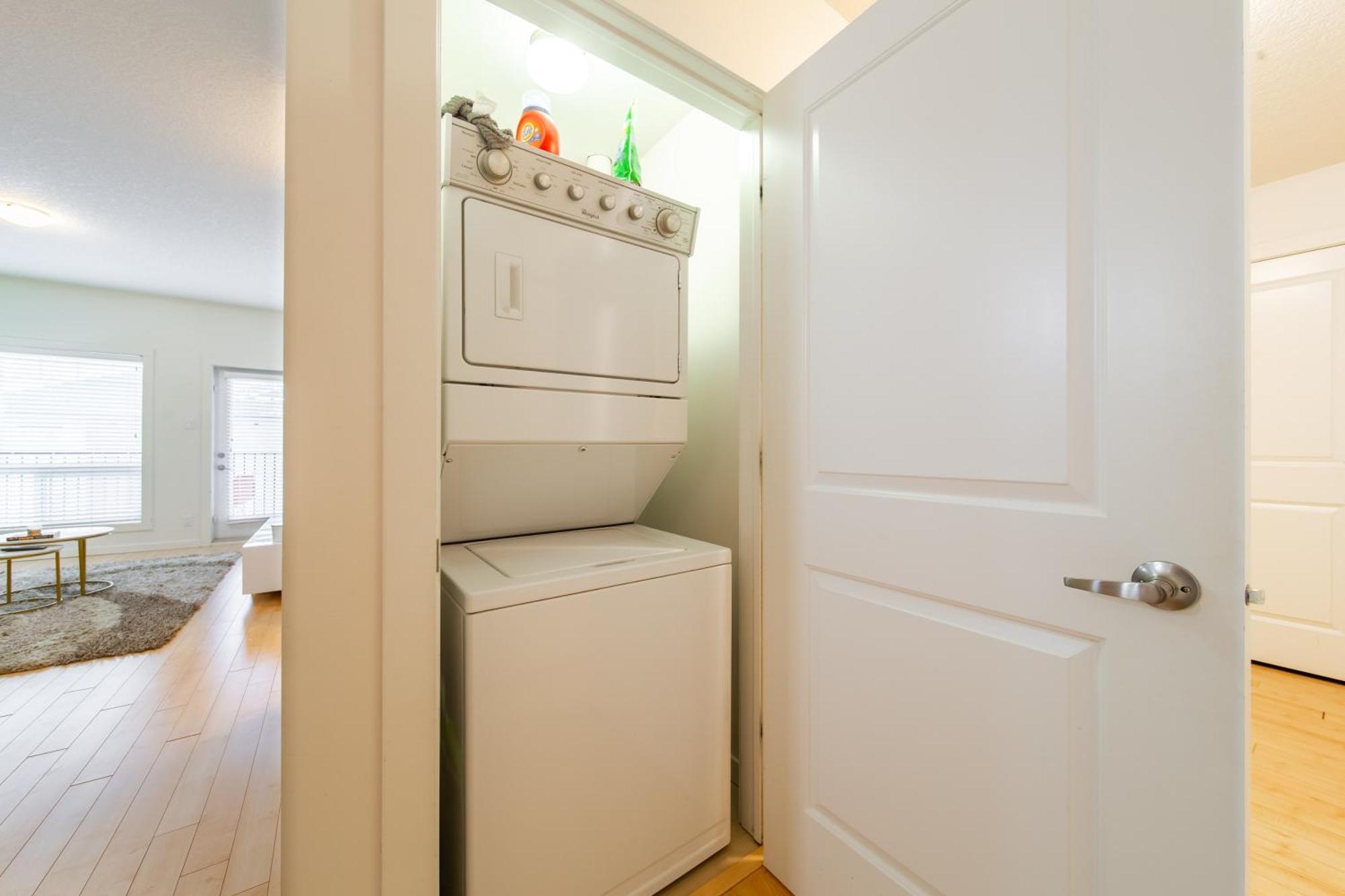 2bed High Rise Luxury Eaux Claires Apartment *