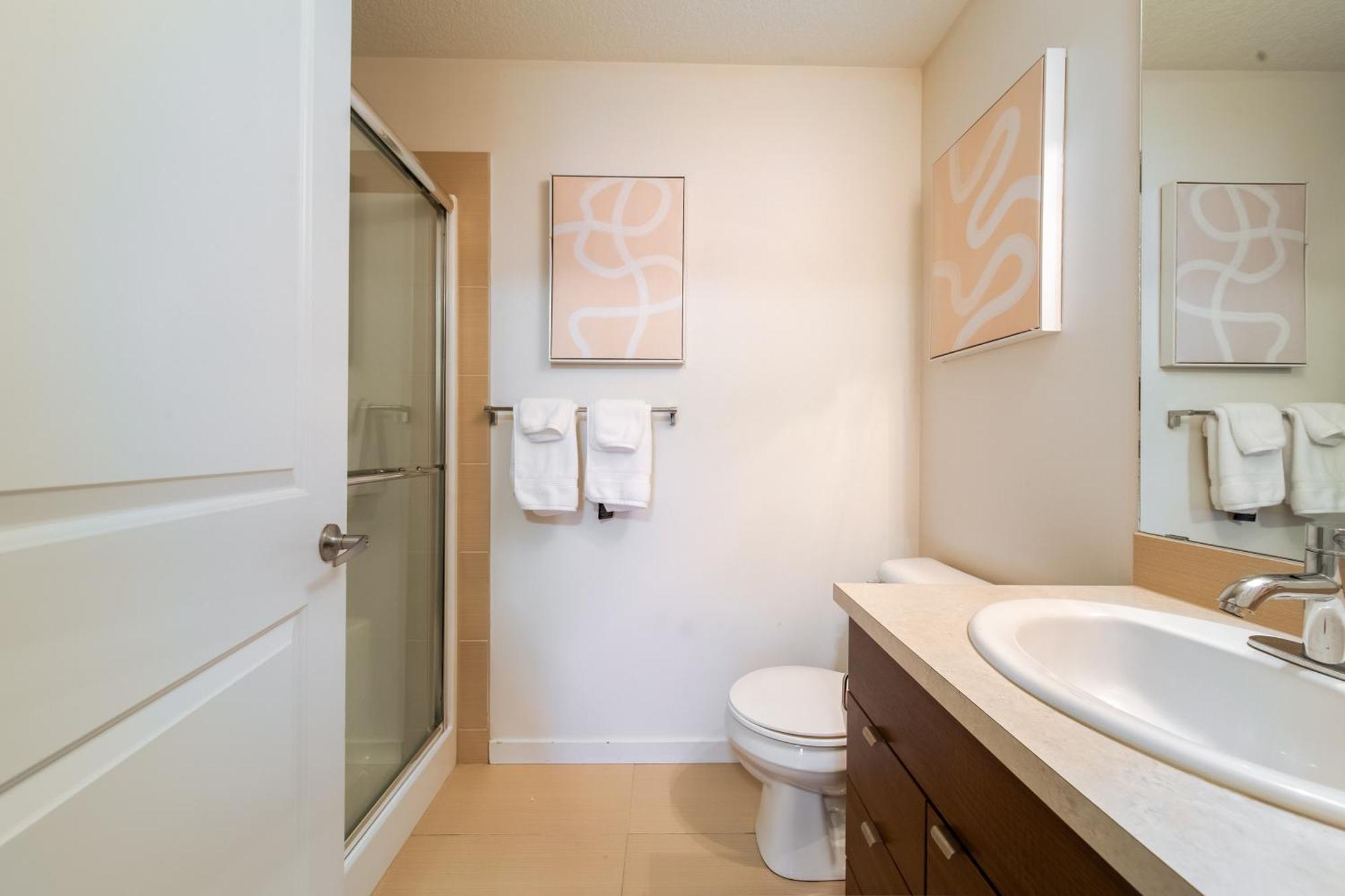 2bed High Rise Luxury Eaux Claires Apartment Edmonton