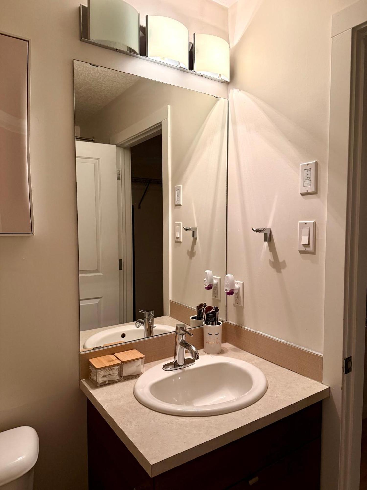 2bed High Rise Luxury Eaux Claires * Edmonton