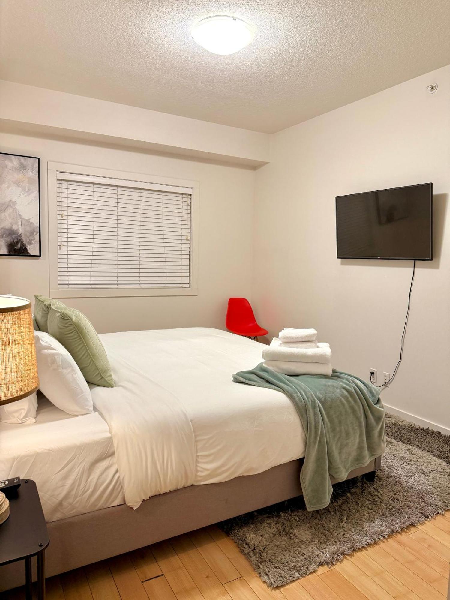 2bed High Rise Luxury Eaux Claires Apartment *
